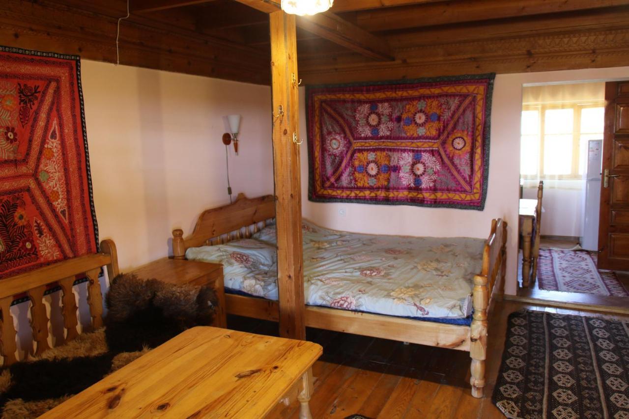 Ethno Guest House Caravan Tamchy Exterior photo