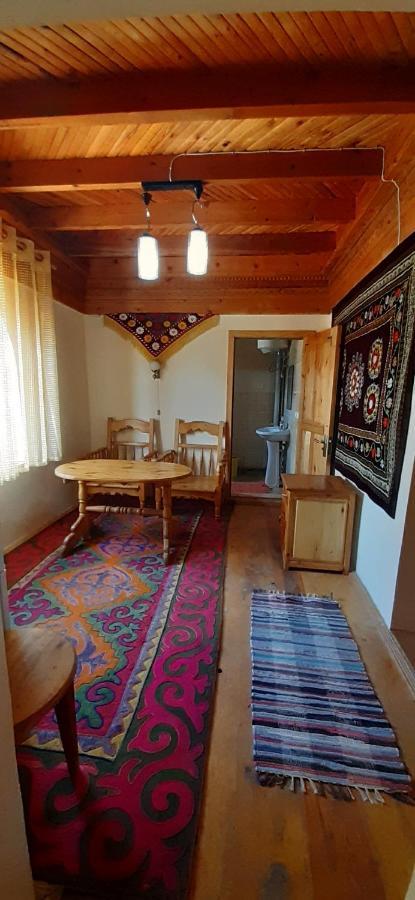 Ethno Guest House Caravan Tamchy Exterior photo